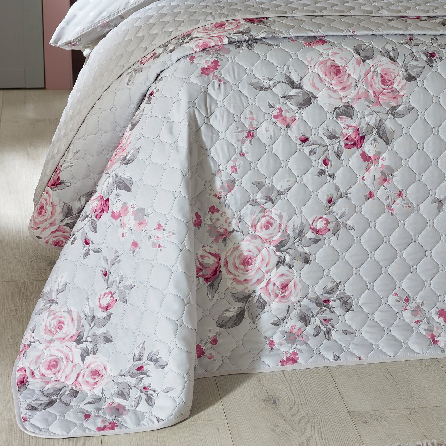 Catherine Lansfield Canterbury Bedspread - Grey