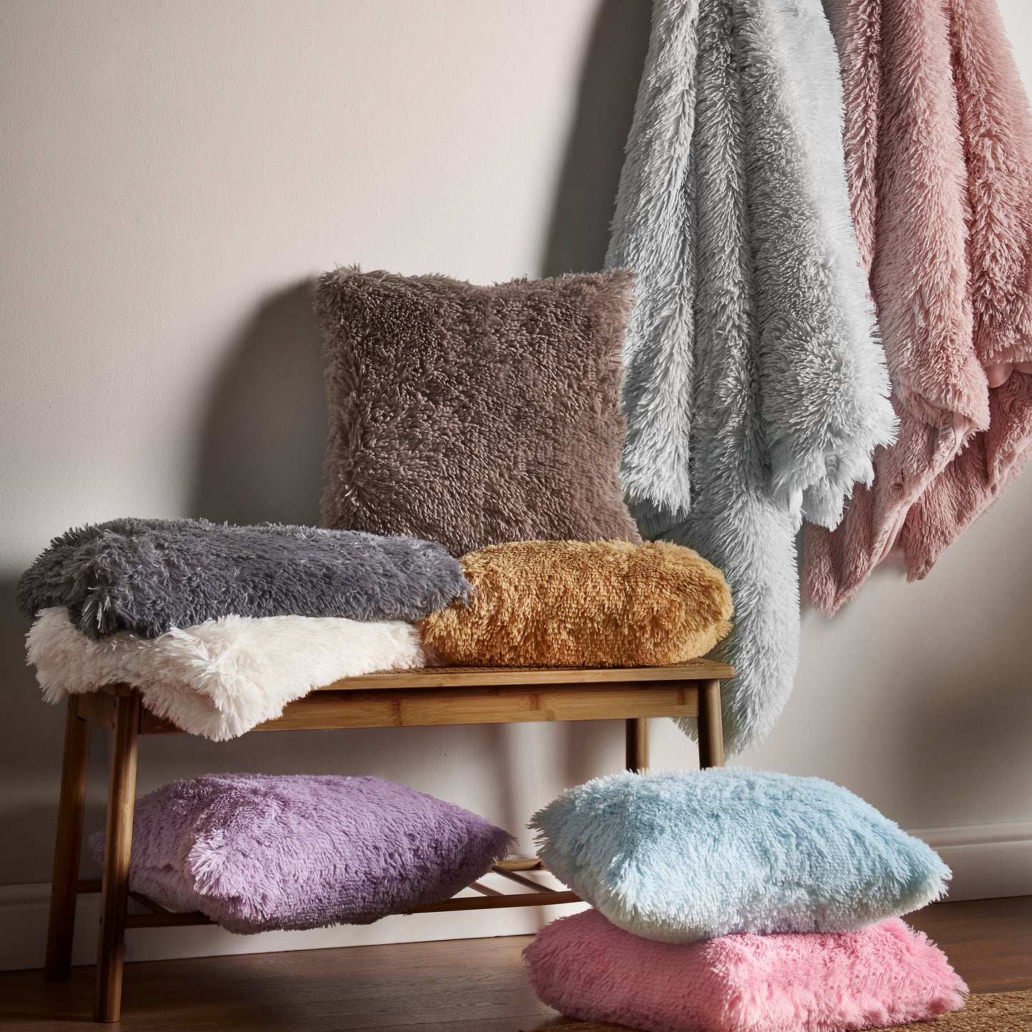 Catherine Lansfield Cuddly Throw - Cream