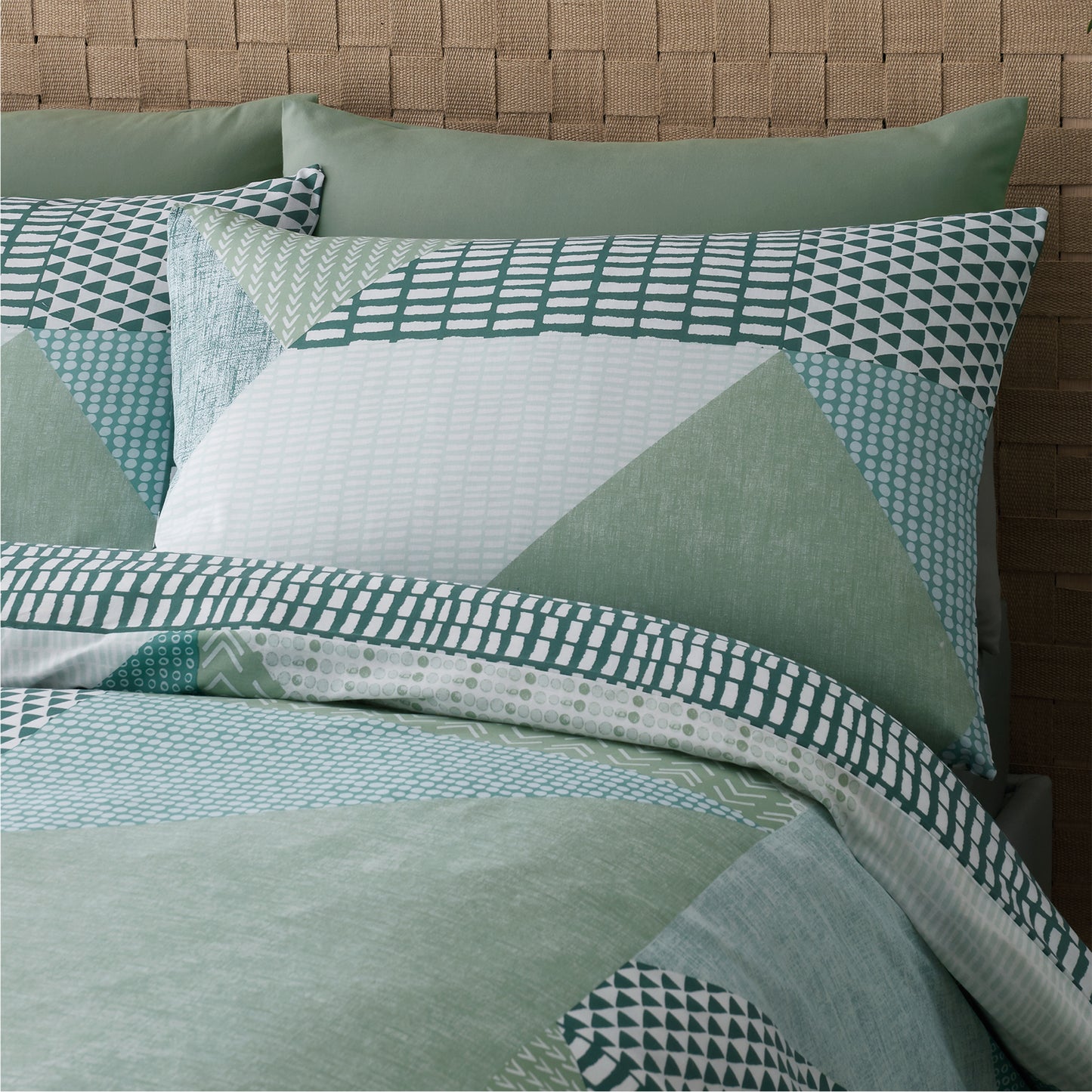 Catherine Lansfield Larsson Geo Duvet Cover Set - Green