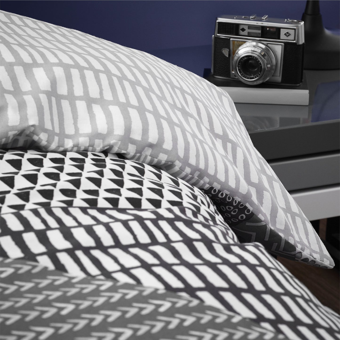 Catherine Lansfield Larsson Geo Duvet Cover Set - Grey