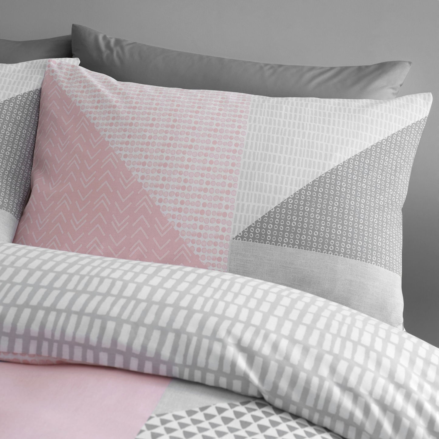Catherine Lansfield Larsson Geo Duvet Cover Set - Pink