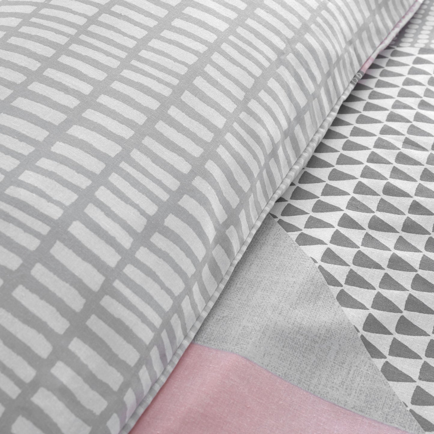 Catherine Lansfield Larsson Geo Duvet Cover Set - Pink