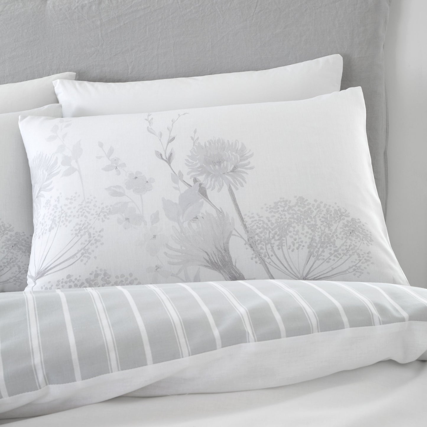Catherine Lansfield Meadowsweet Floral Duvet Cover Set - White/Grey