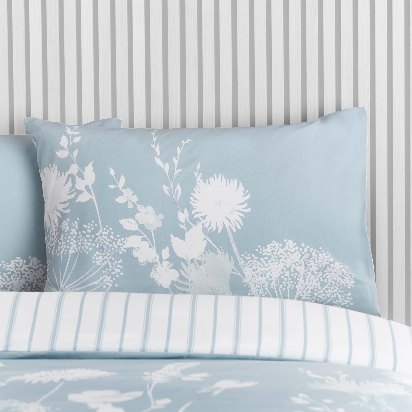 Catherine Lansfield Meadowsweet Floral Duvet Cover Set - Blue