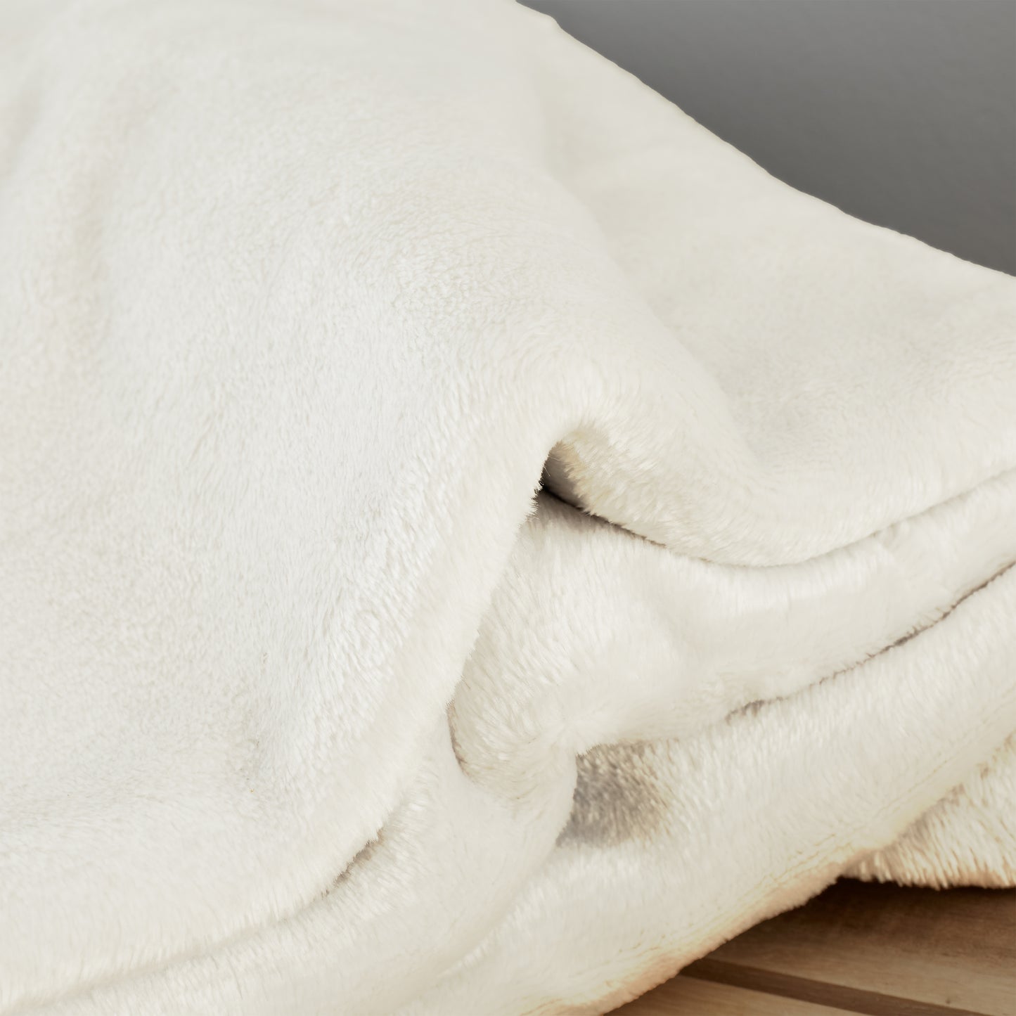 Catherine Lansfield Raschel Velvet Touch Throw - Cream