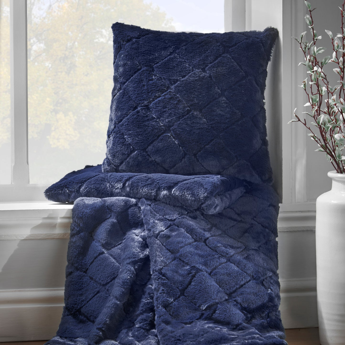 Catherine Lansfield Cosy Diamond Throw - Navy
