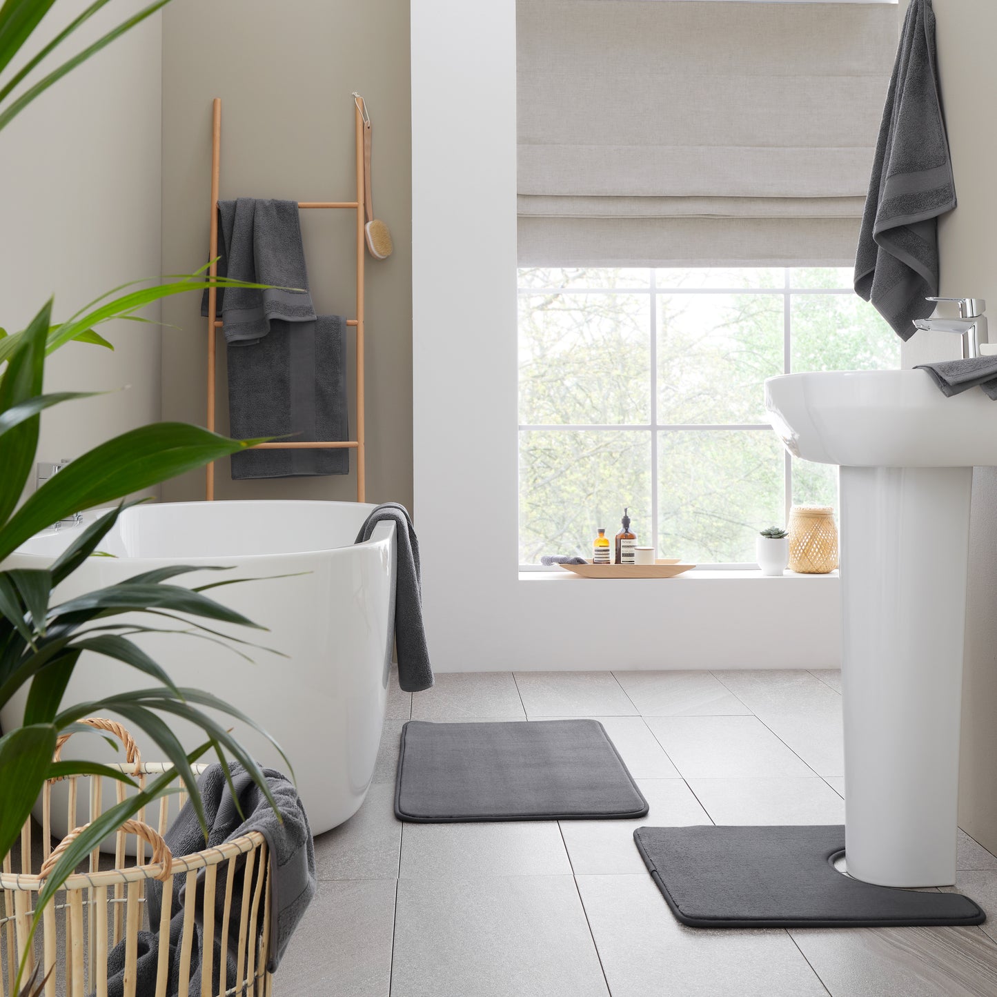 Catherine Lansfield Anti-Bacterial Bath Towels - Charcoal