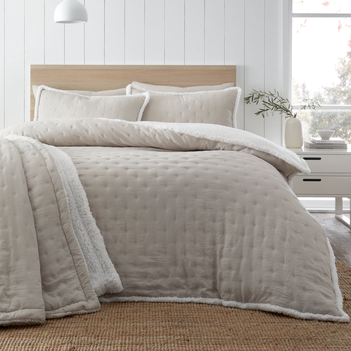 Catherine Lansfield Cosy Nori Sherpa Bedspread - Cream