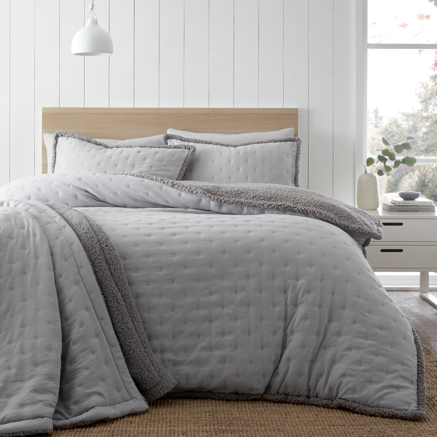 Catherine Lansfield Cosy Nori Sherpa Bedspread - Silver