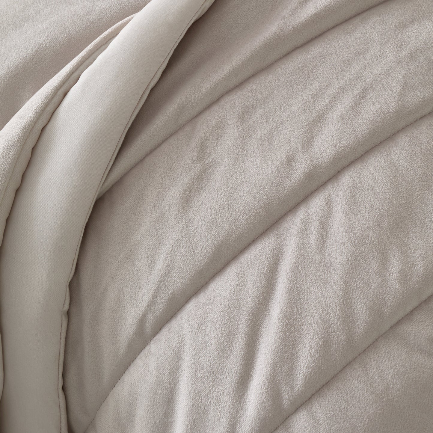 Bridgerton Regal Velvet Bedspread - Cream