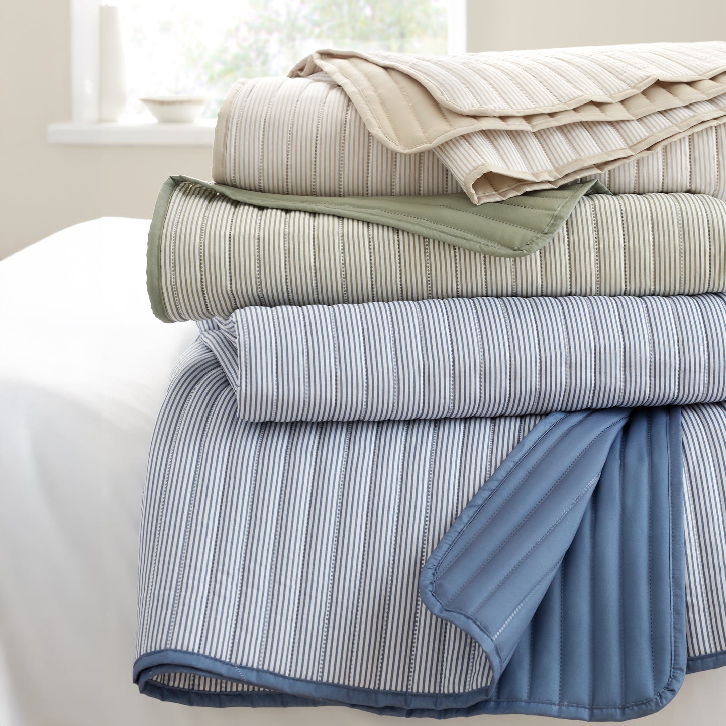 Catherine Lansfield Stripe Bedspread - Green