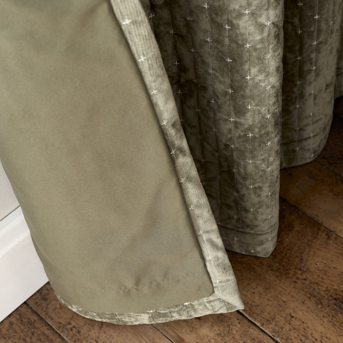 Bianca Attica Velvet Eyelet Curtains - Green