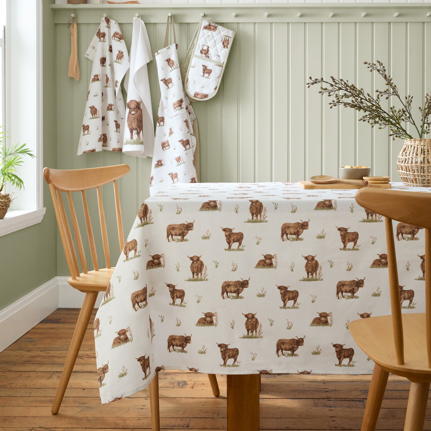 Catherine Lansfield Angus Highland Cow Table Cloth