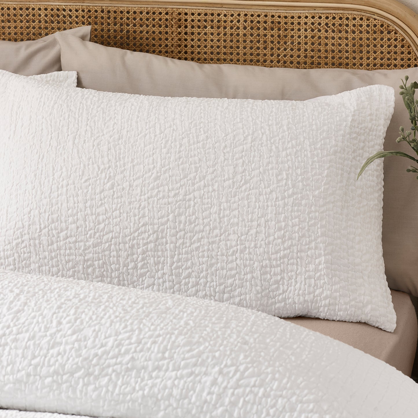Catherine Lansfield Crinkle Seersucker Duvet Cover Set - White
