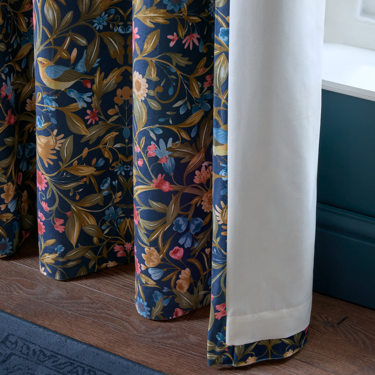 Catherine Lansfield Hedgerow Hopper Eyelet Curtains - Navy