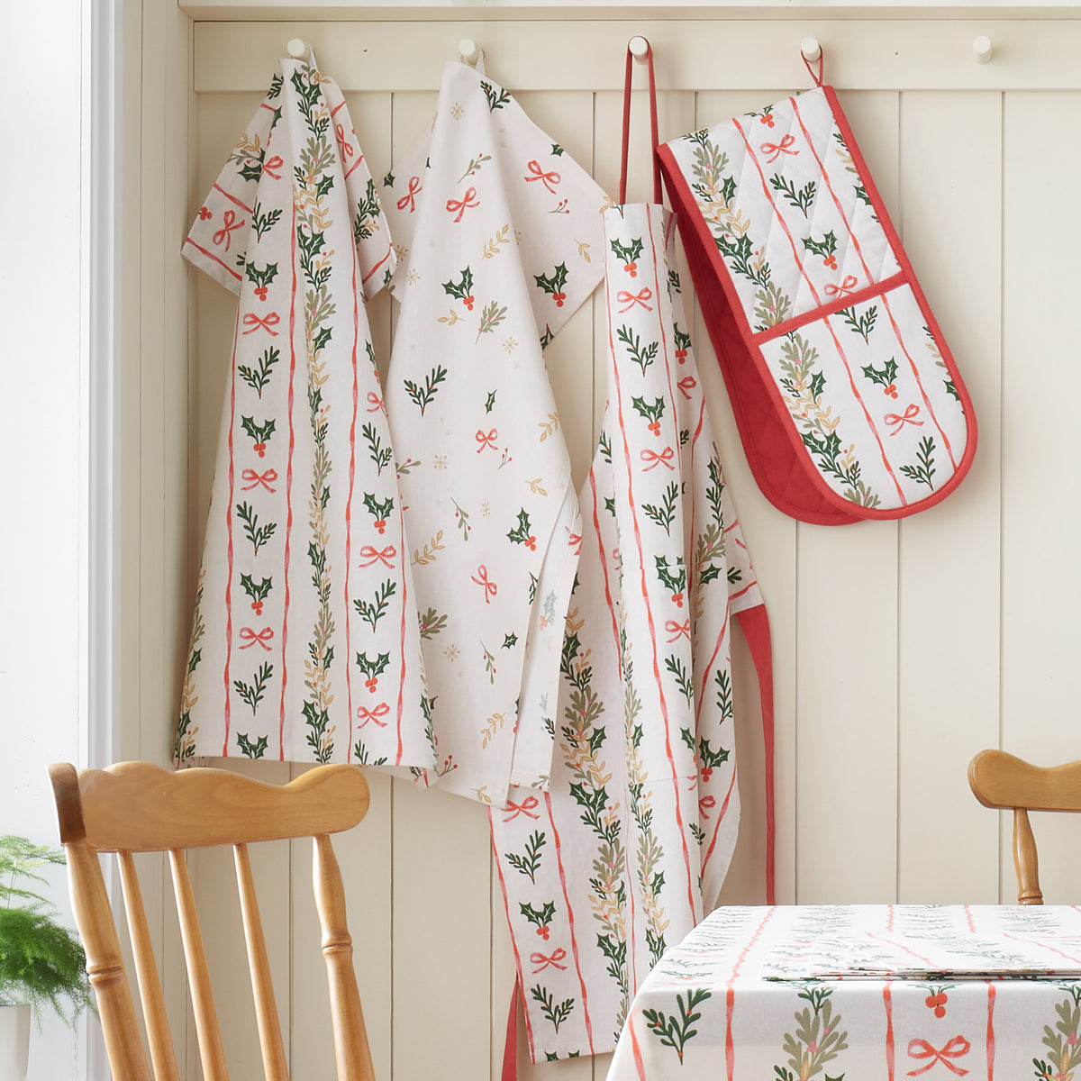 Catherine Lansfield Christmas Holly Stripe Apron - Cream/Red