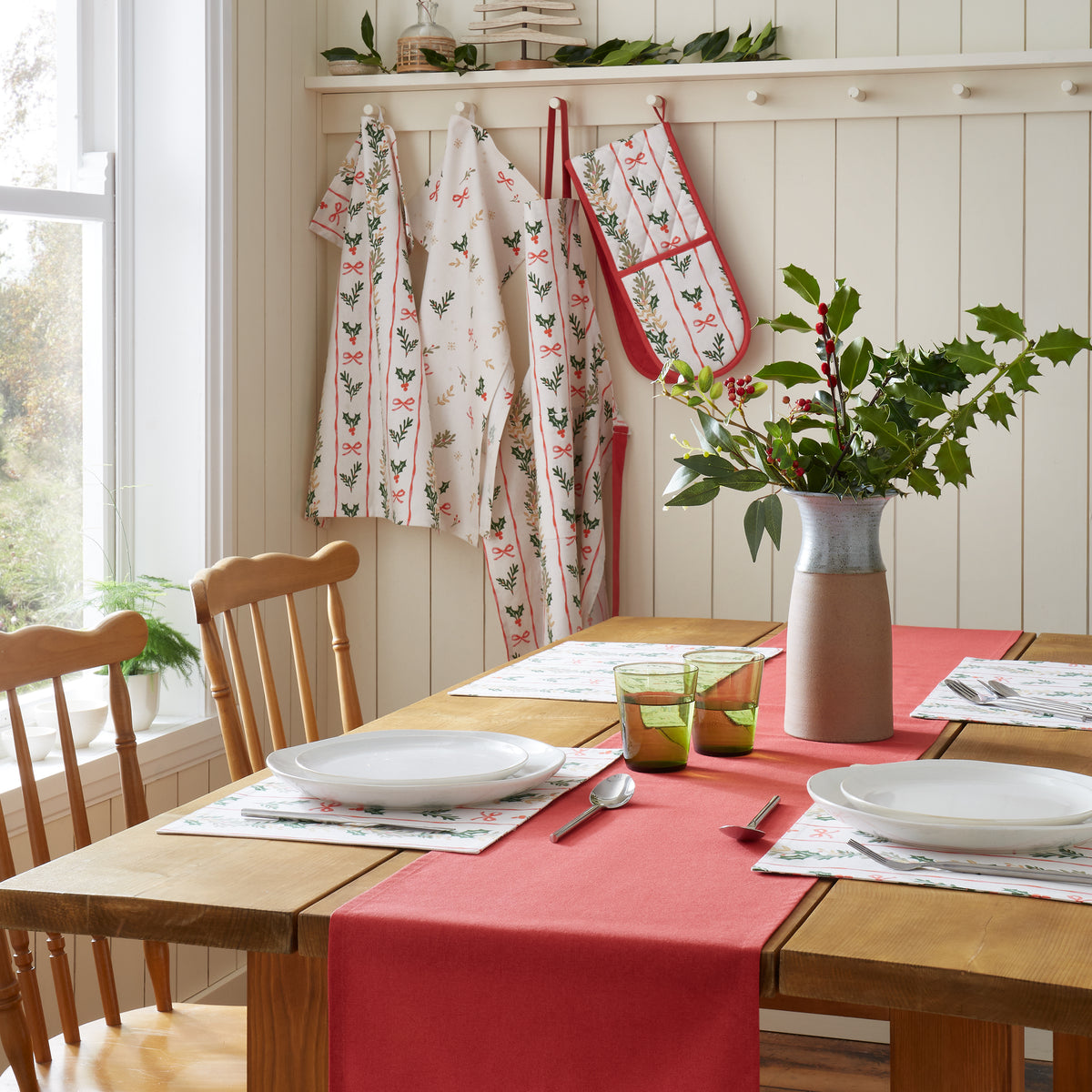 Catherine Lansfield Christmas Holly Stripe Placemats (Pack of 4) - Cream/Red