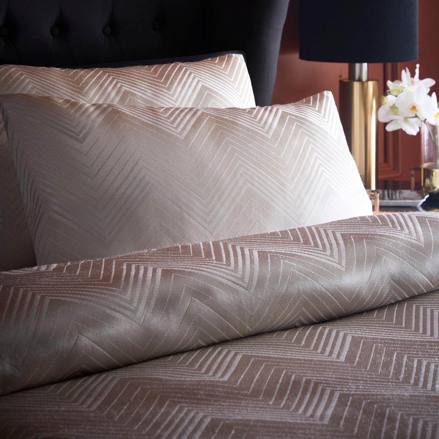 Laurence Llewelyn-Bowen Cocktail Duvet Cover Set - Ivory