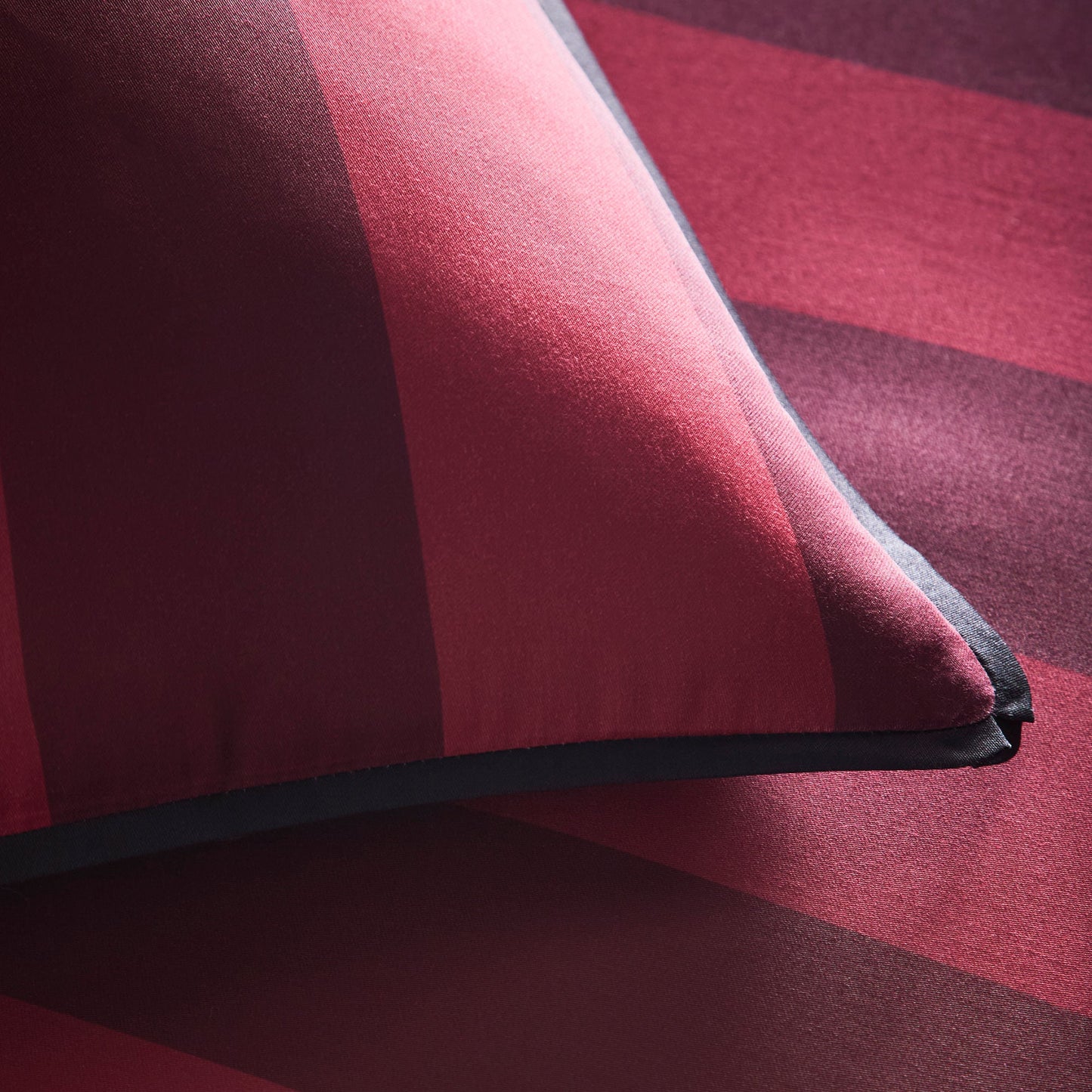 Laurence Llewelyn-Bowen Festivo Circus Stripe Duvet Cover Set - Red