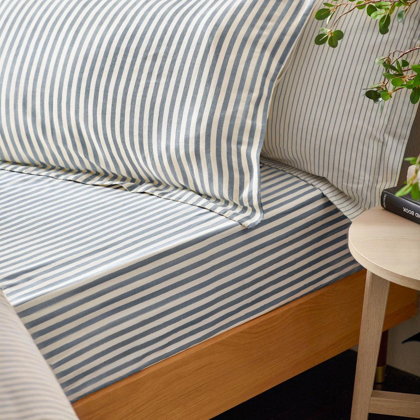 Yard Hebden Narrow Stripe Fitted Sheet - Navy