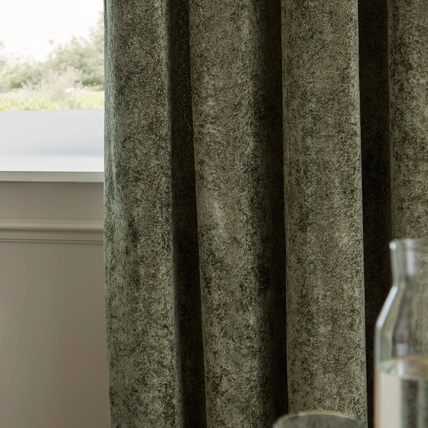 Paoletti Lustre Velvet Eyelet Curtains - Malachite Green