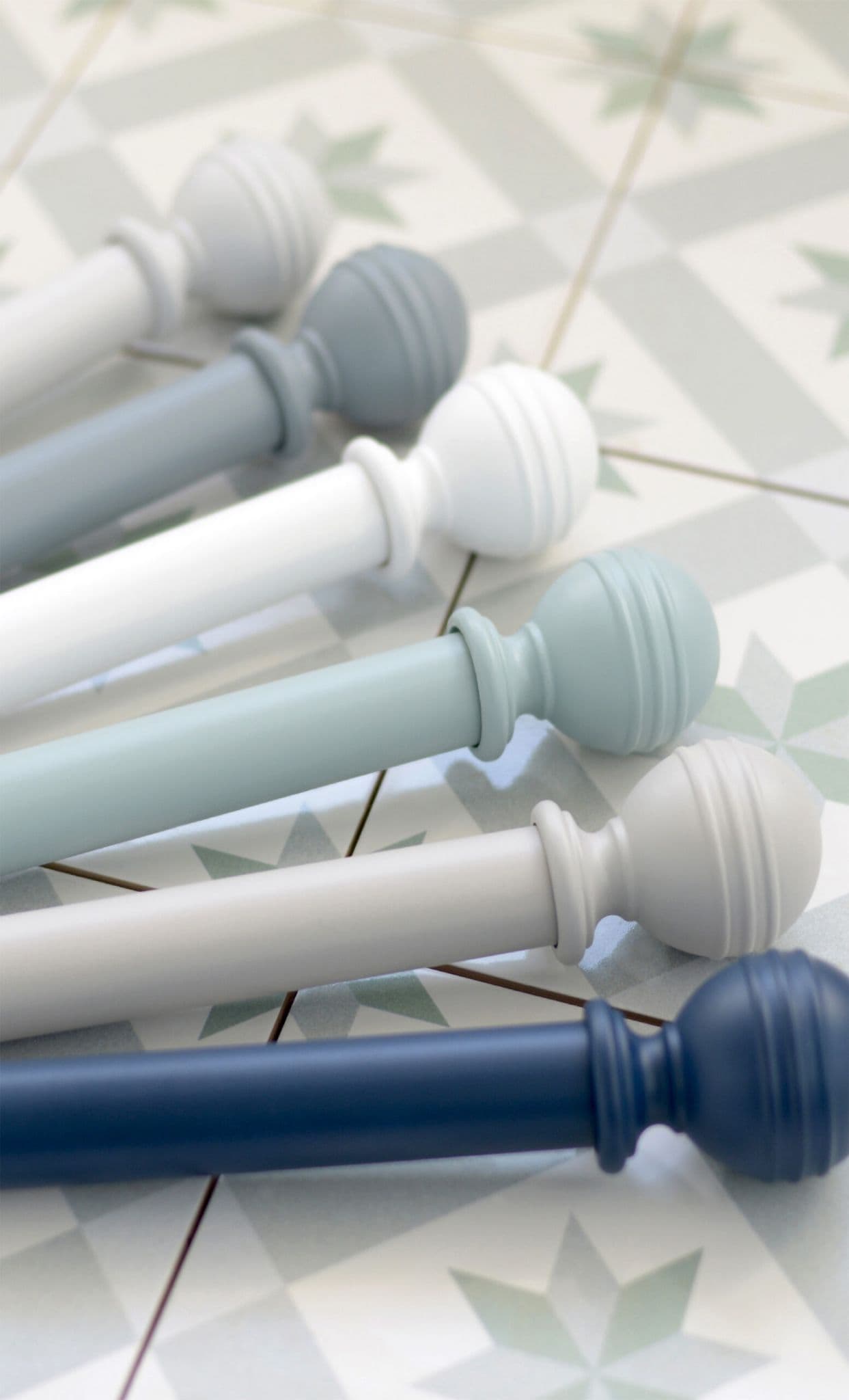 Laura Ashley Ribbed Ball 35mm Wooden Curtain Pole - Cotton White