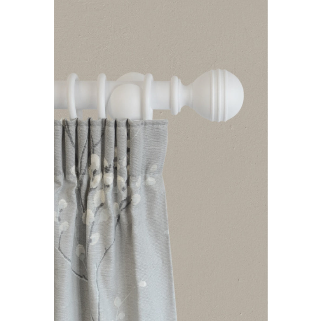 Laura Ashley Ribbed Ball 35mm Wooden Curtain Pole - Cotton White