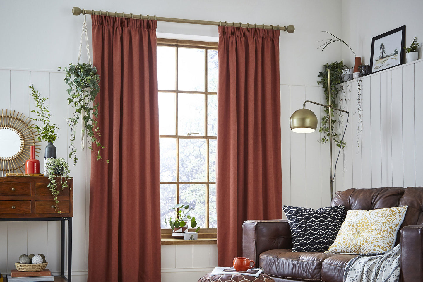 Hallis Origins Tulip Urn 35mm Wooden Curtain Pole - Millstone Grey