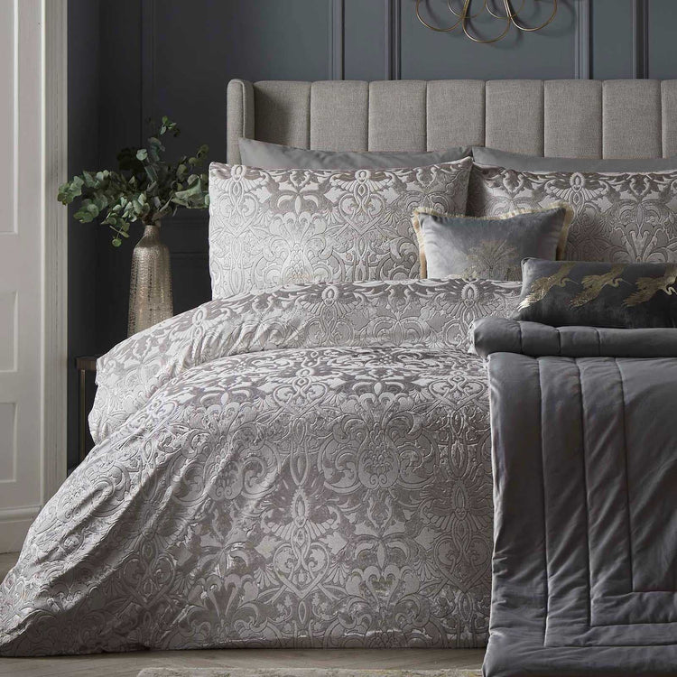 Laurence Llewelyn-Bowen