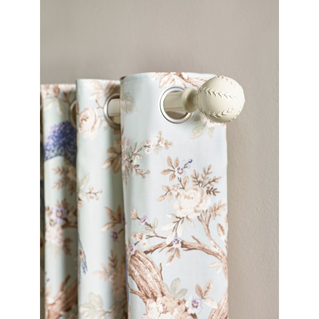 Laura Ashley Swirl 28mm Metal Curtain Pole - Cream