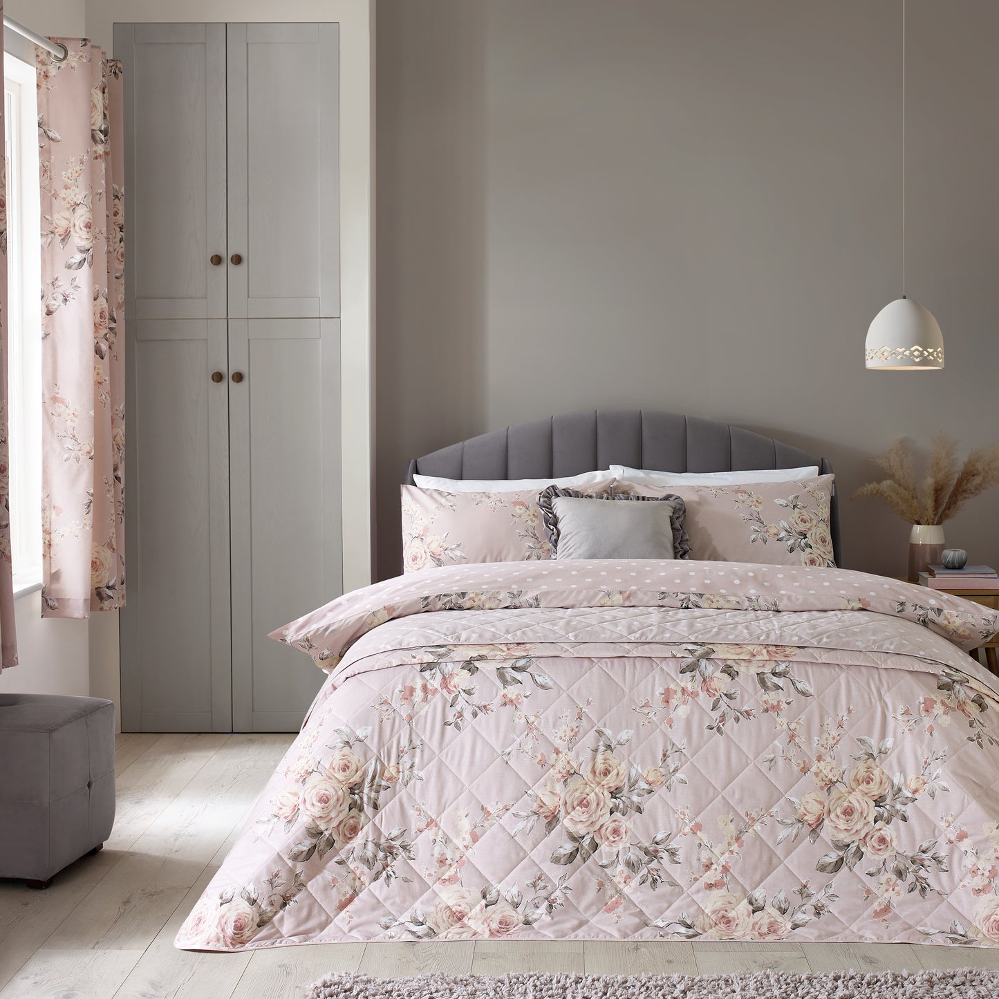 Catherine Lansfield Canterbury Bedspread - Blush