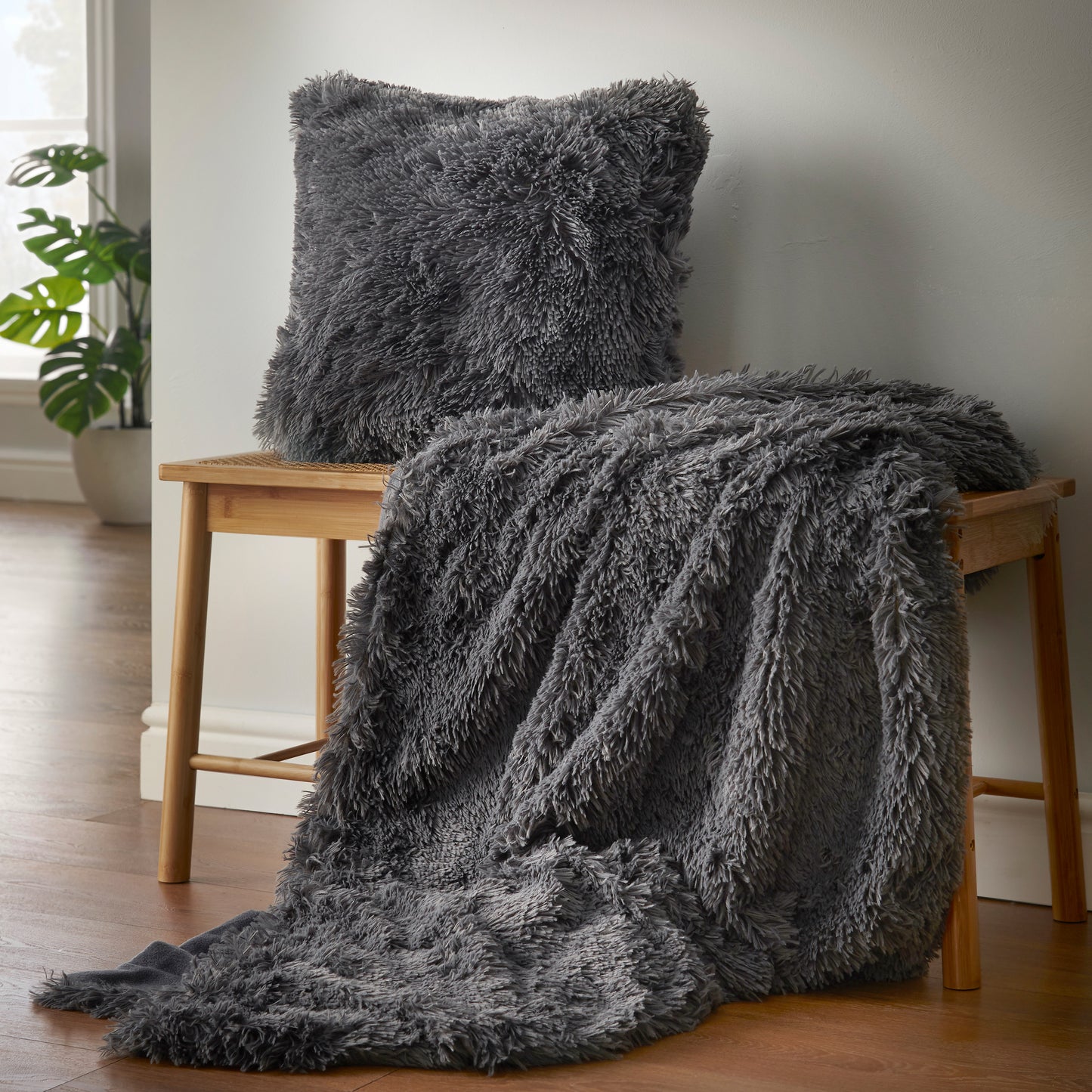 Catherine Lansfield Cuddly Throw - Charcoal