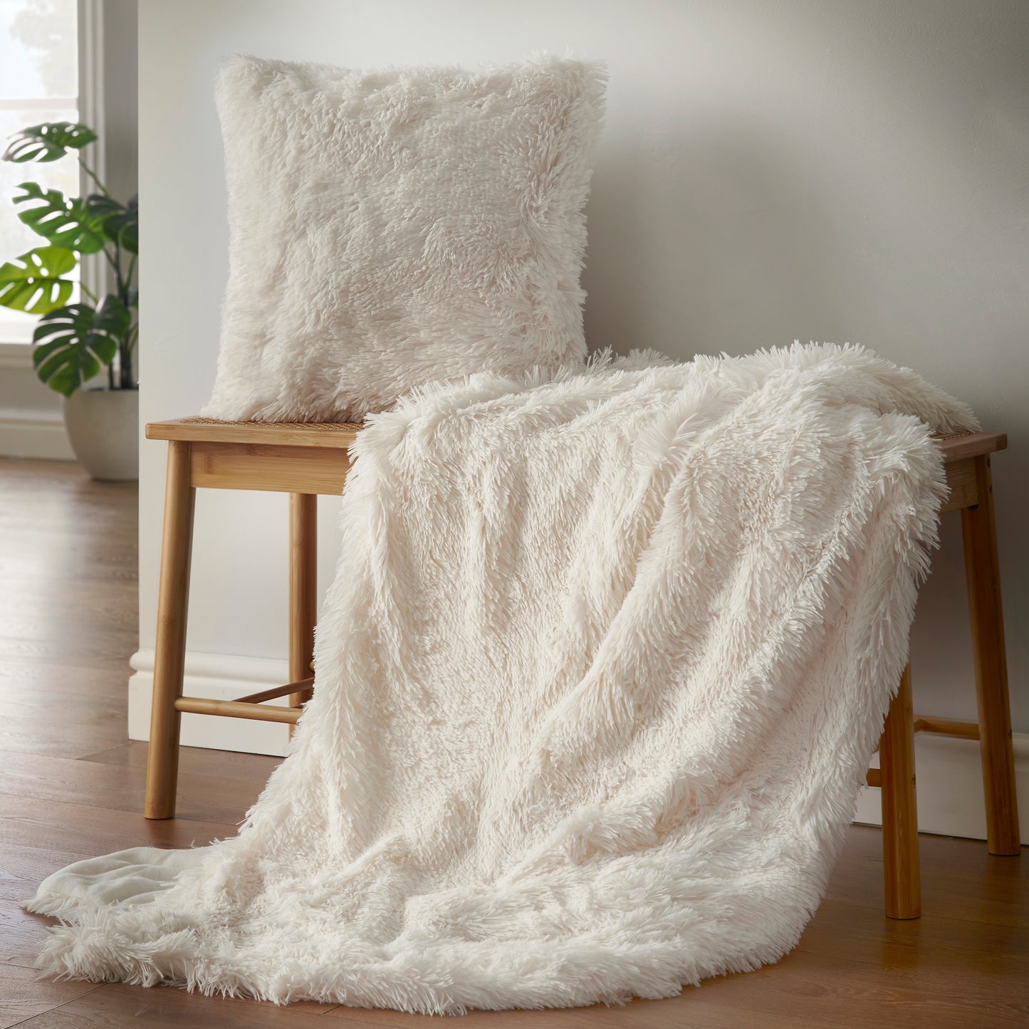 Catherine Lansfield Cuddly Throw - Cream