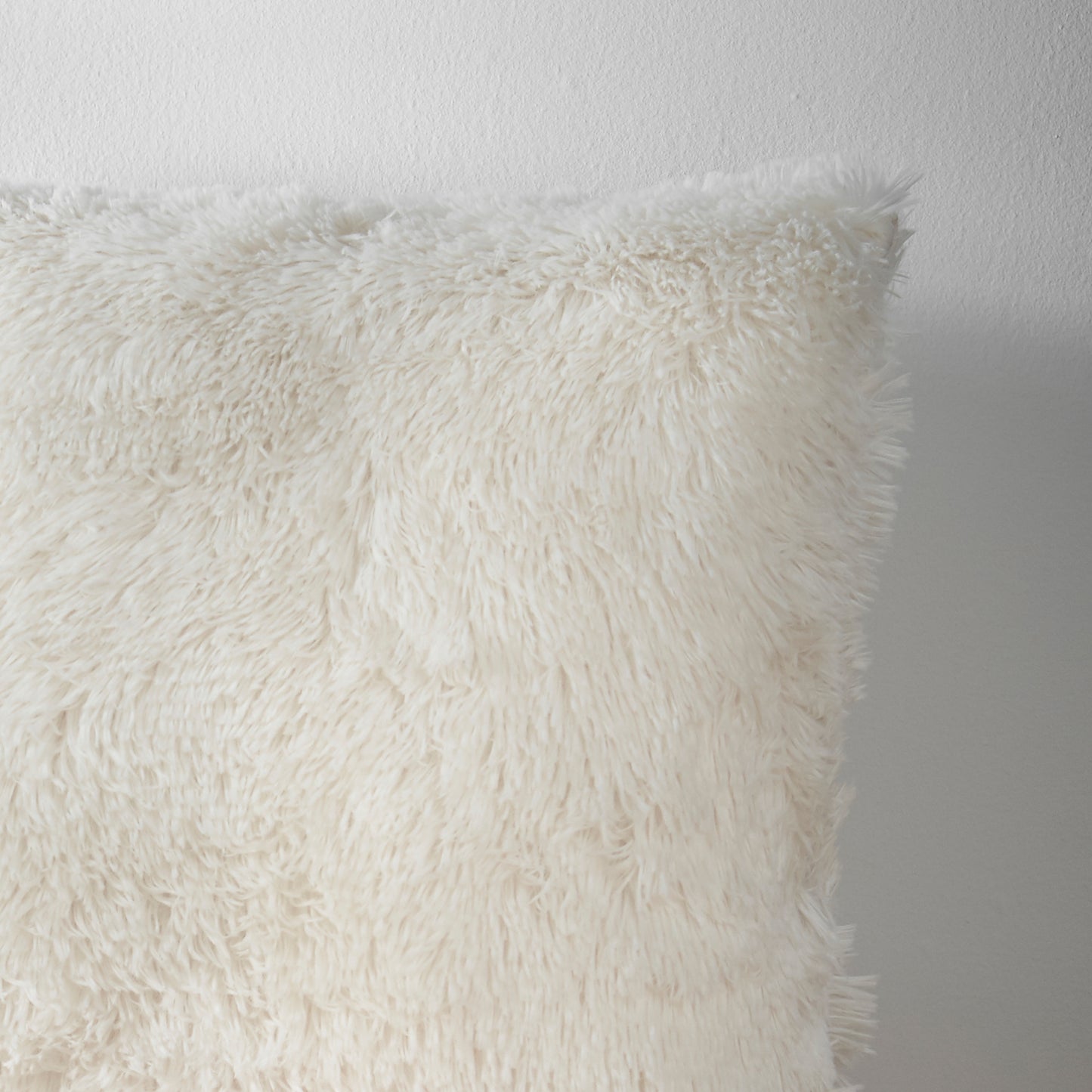 Catherine Lansfield Cuddly Filled Cushion - Cream