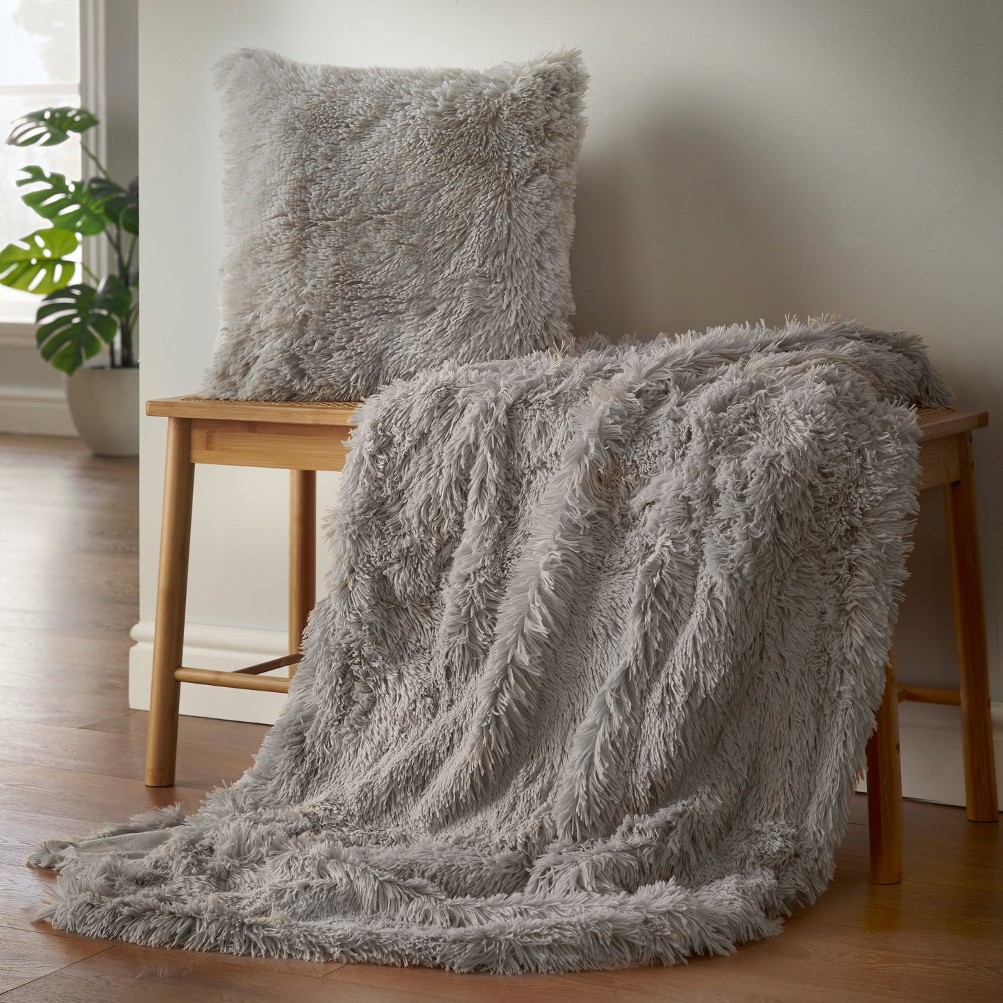 Catherine Lansfield Cuddly Throw - Silver