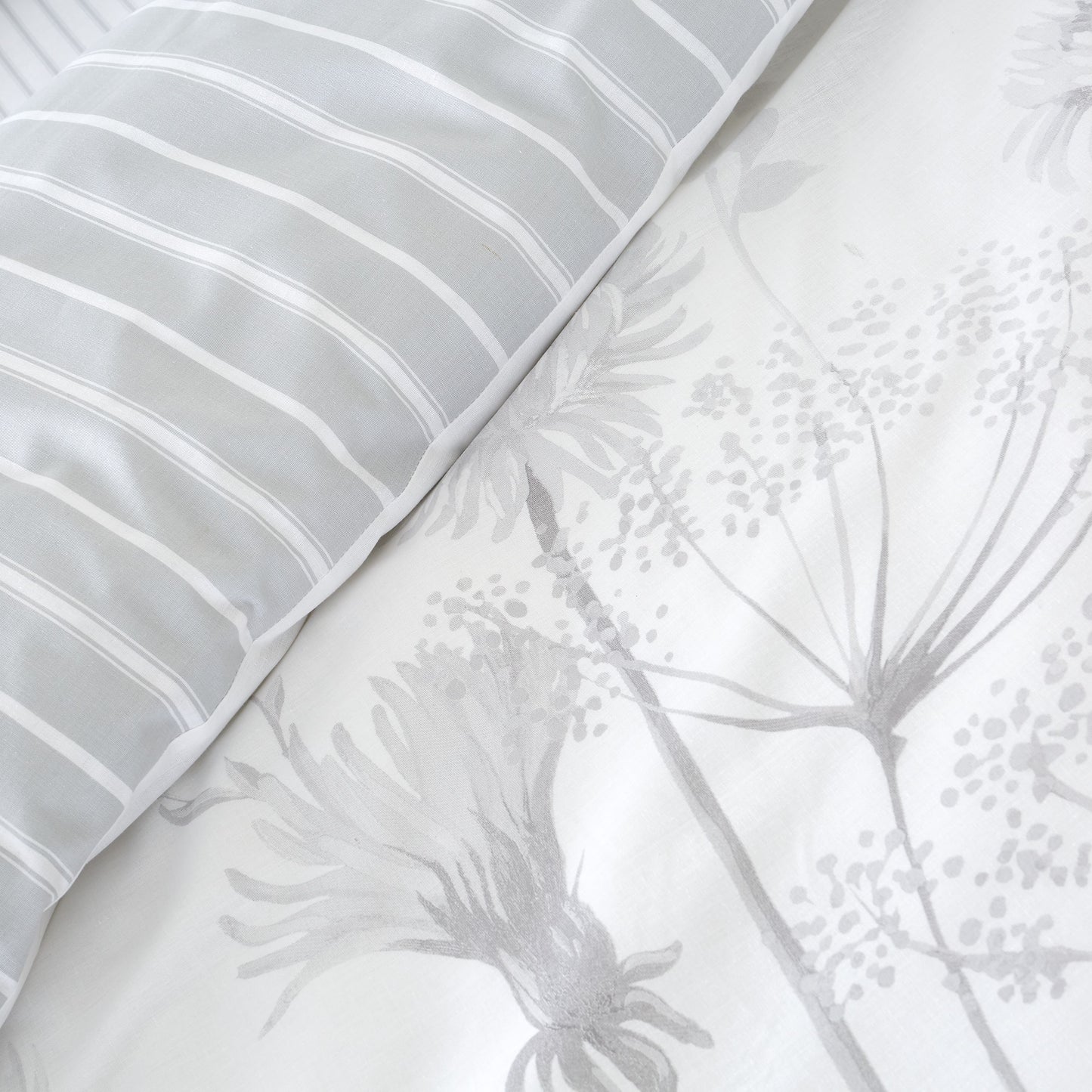 Catherine Lansfield Meadowsweet Floral Duvet Cover Set - White/Grey