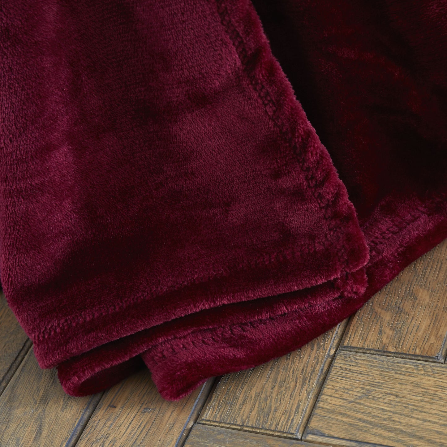 Catherine Lansfield Raschel Velvet Touch Throw - Red