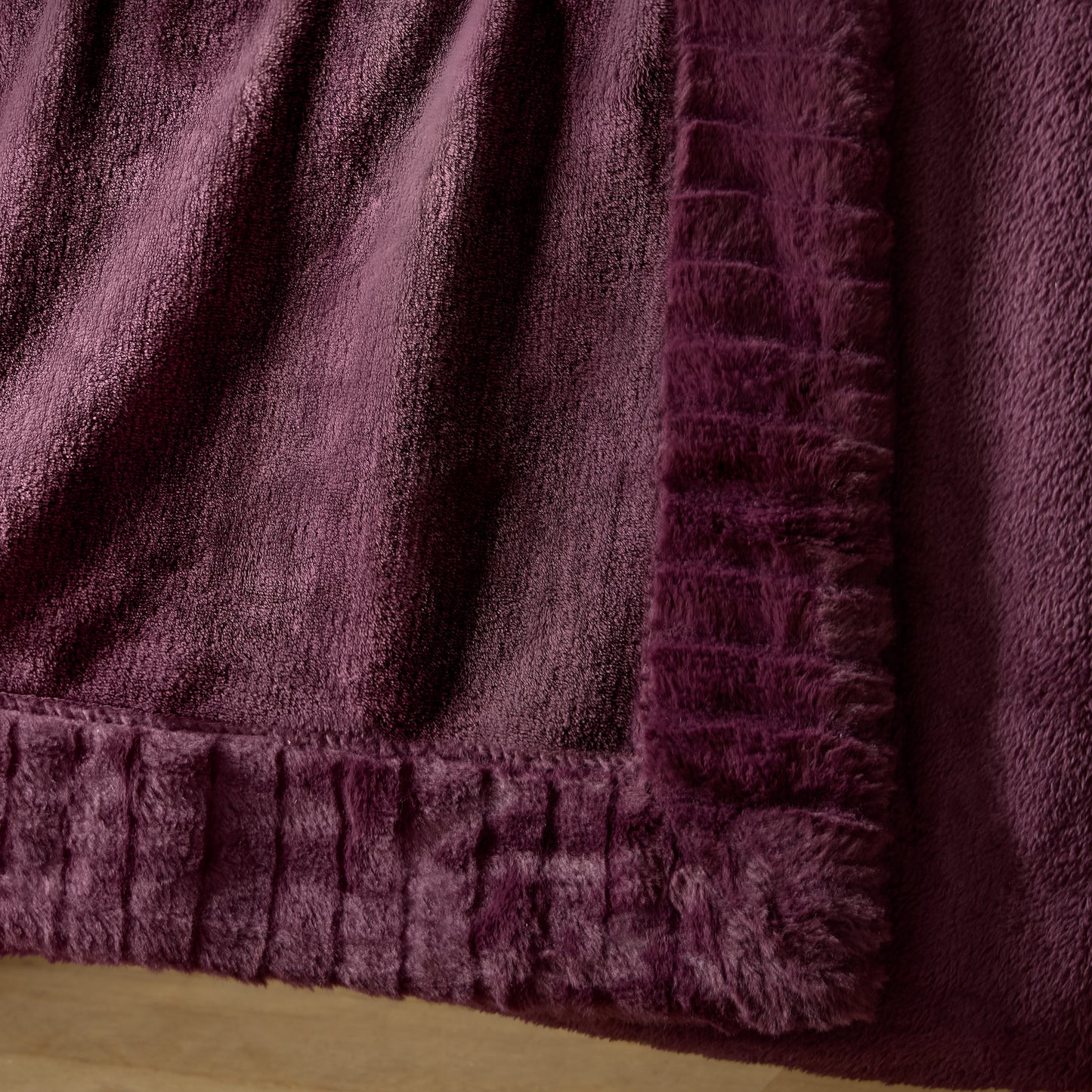 Catherine Lansfield Velvet And Faux Fur Throw - Plum