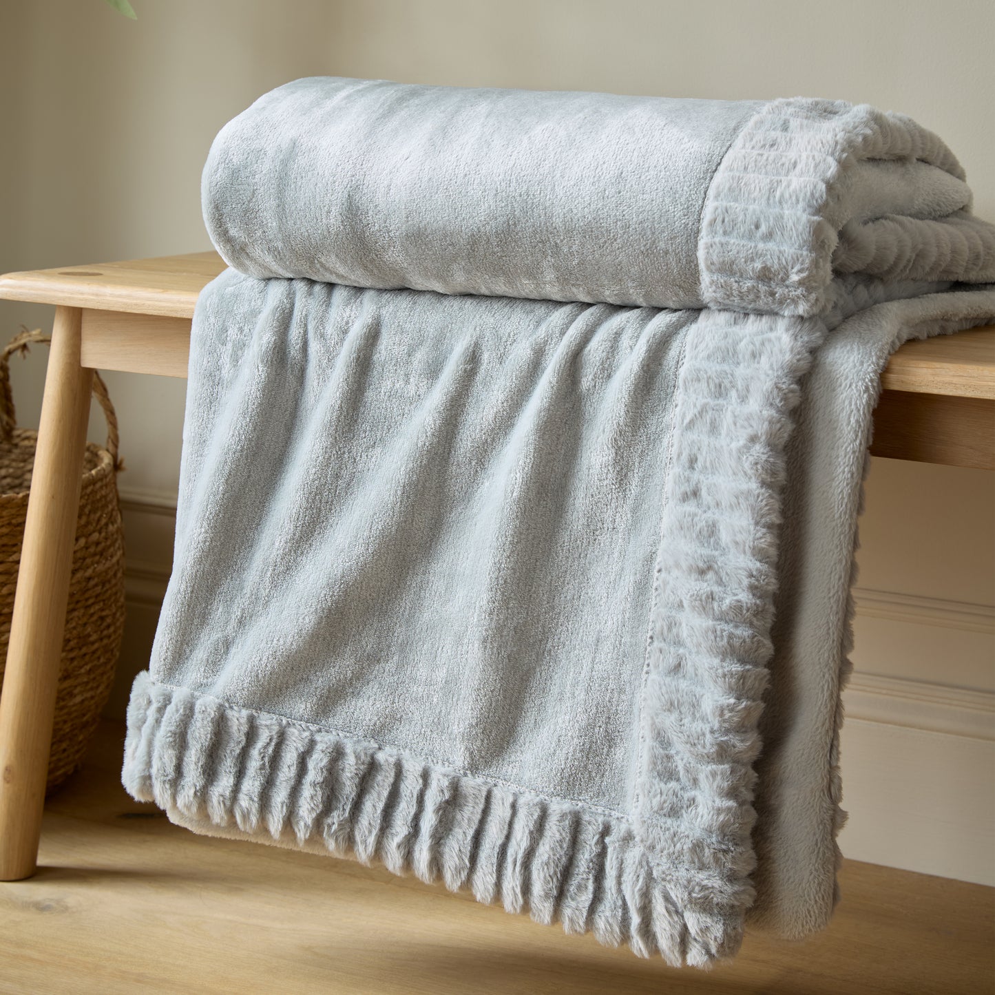 Catherine Lansfield Velvet And Faux Fur Throw - Silver
