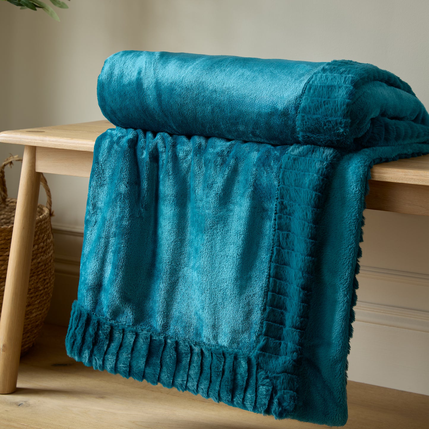 Catherine Lansfield Velvet And Faux Fur Throw - Teal