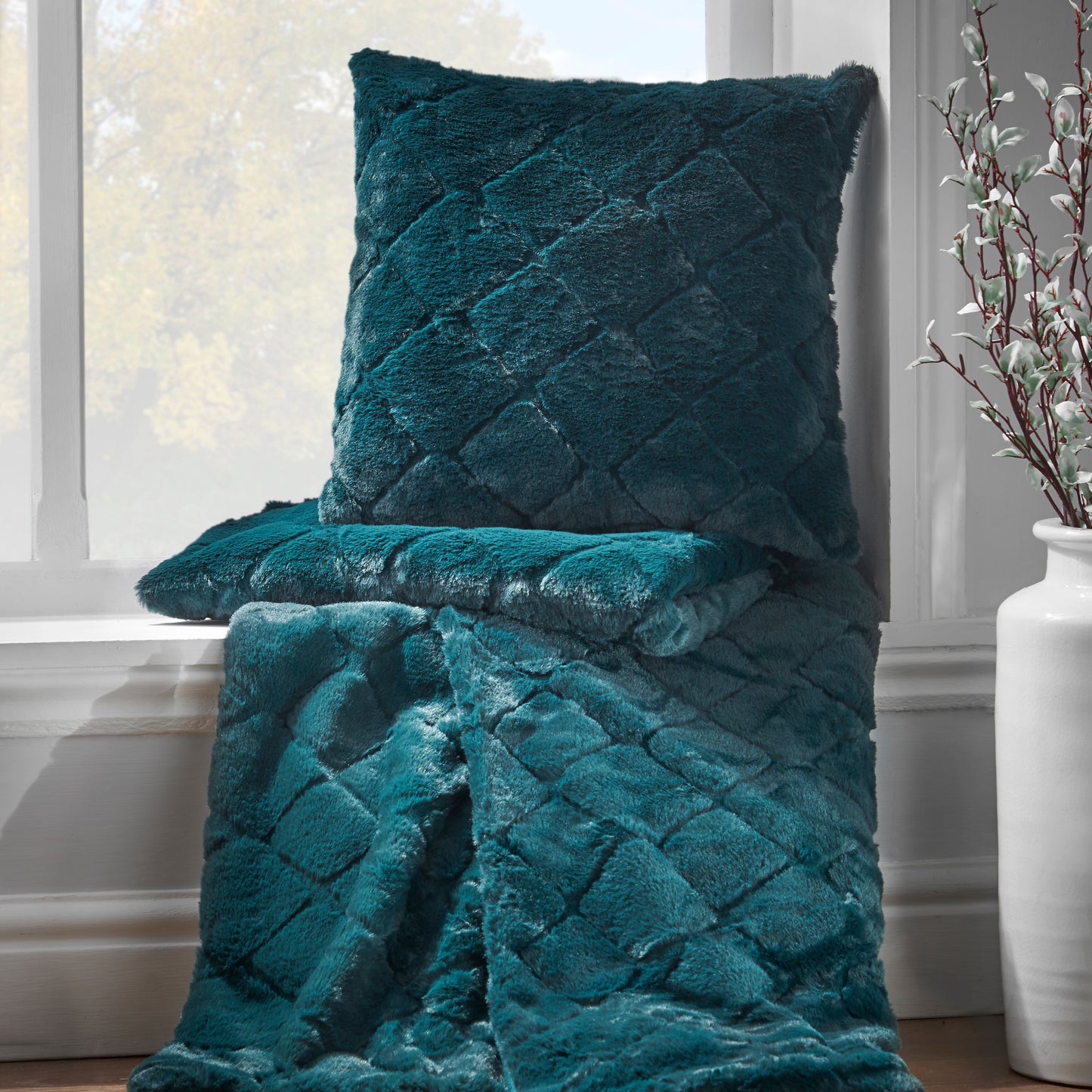 Catherine Lansfield Cosy Diamond Throw - Bottle Green