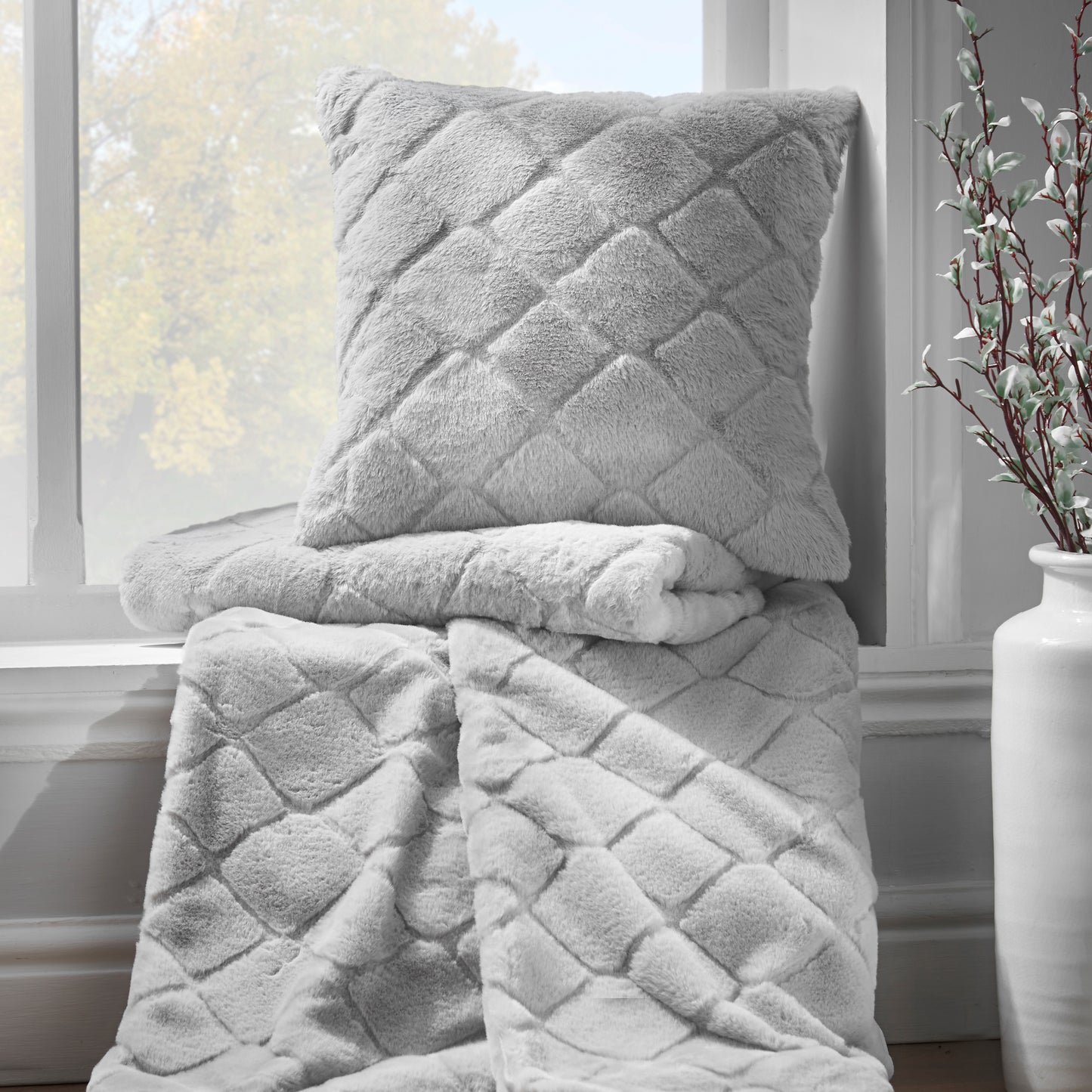Catherine Lansfield Cosy Diamond Throw - Silver