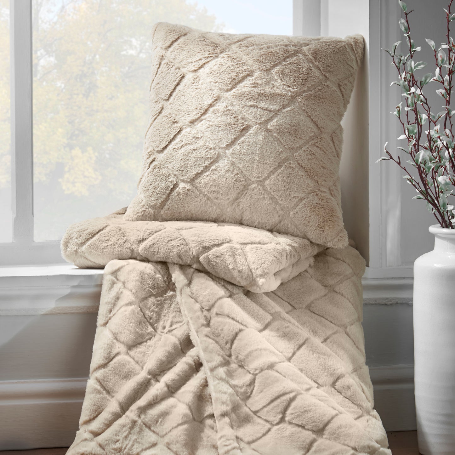 Catherine Lansfield Cosy Diamond Throw - Natural