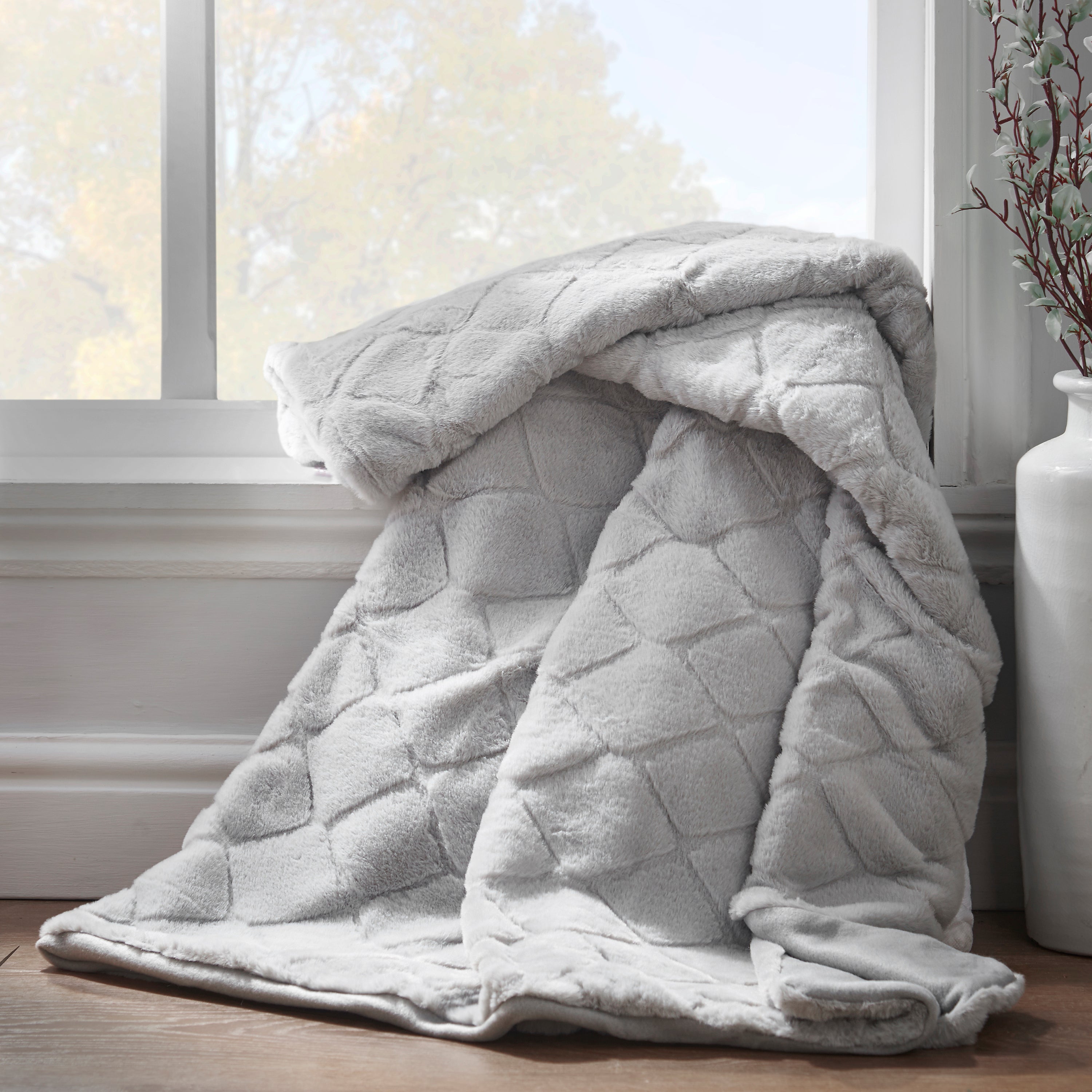 Silver Throw Catherine Lansfield Cosy Diamond Throw - Silver – Quality Poles