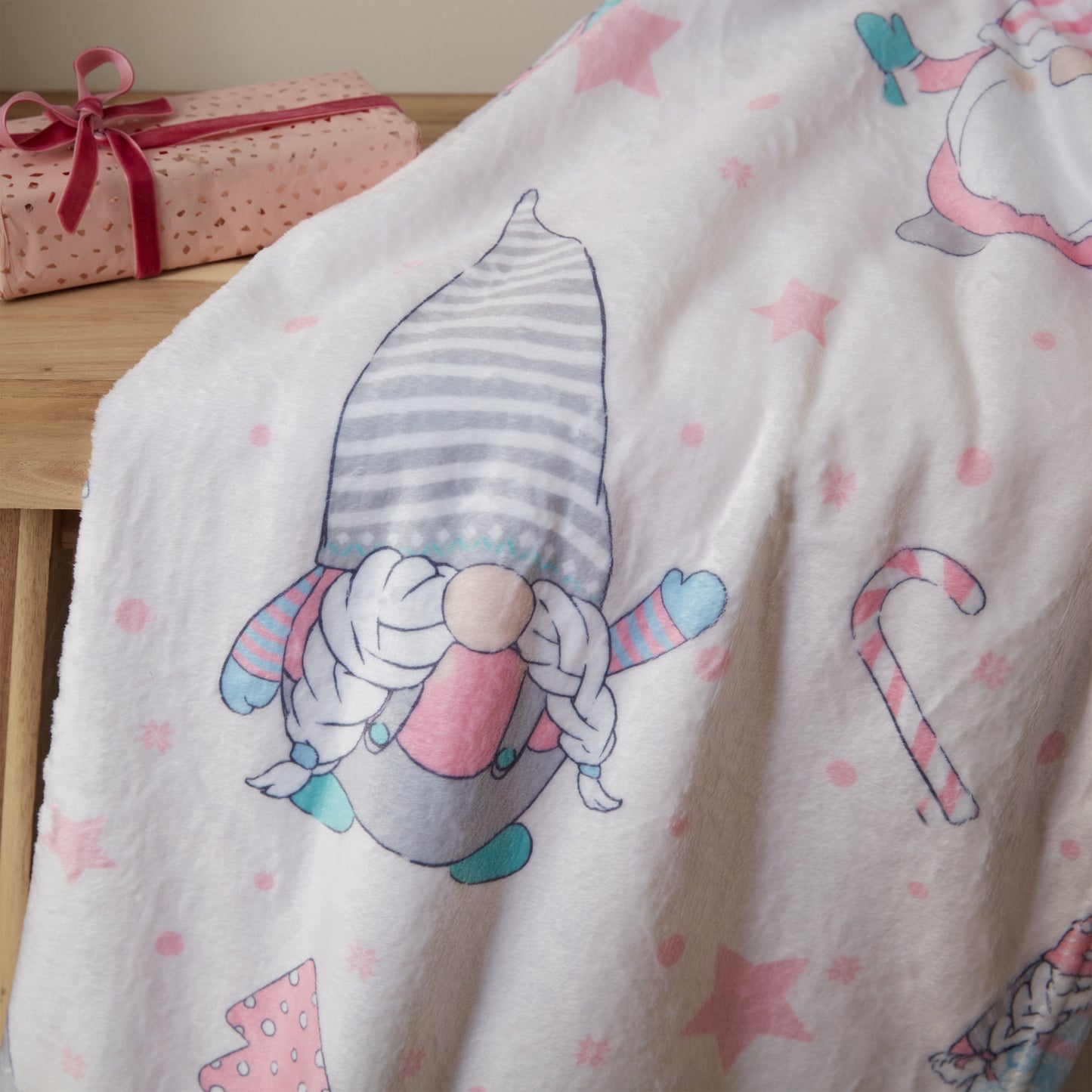 Catherine Lansfield Christmas Festive Gnomes Throw - Pink