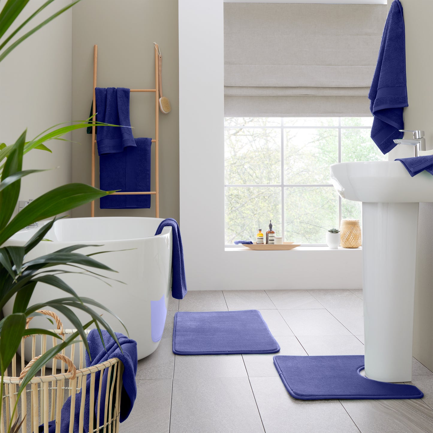 Catherine Lansfield Anti-Bacterial Bath Towels - Navy