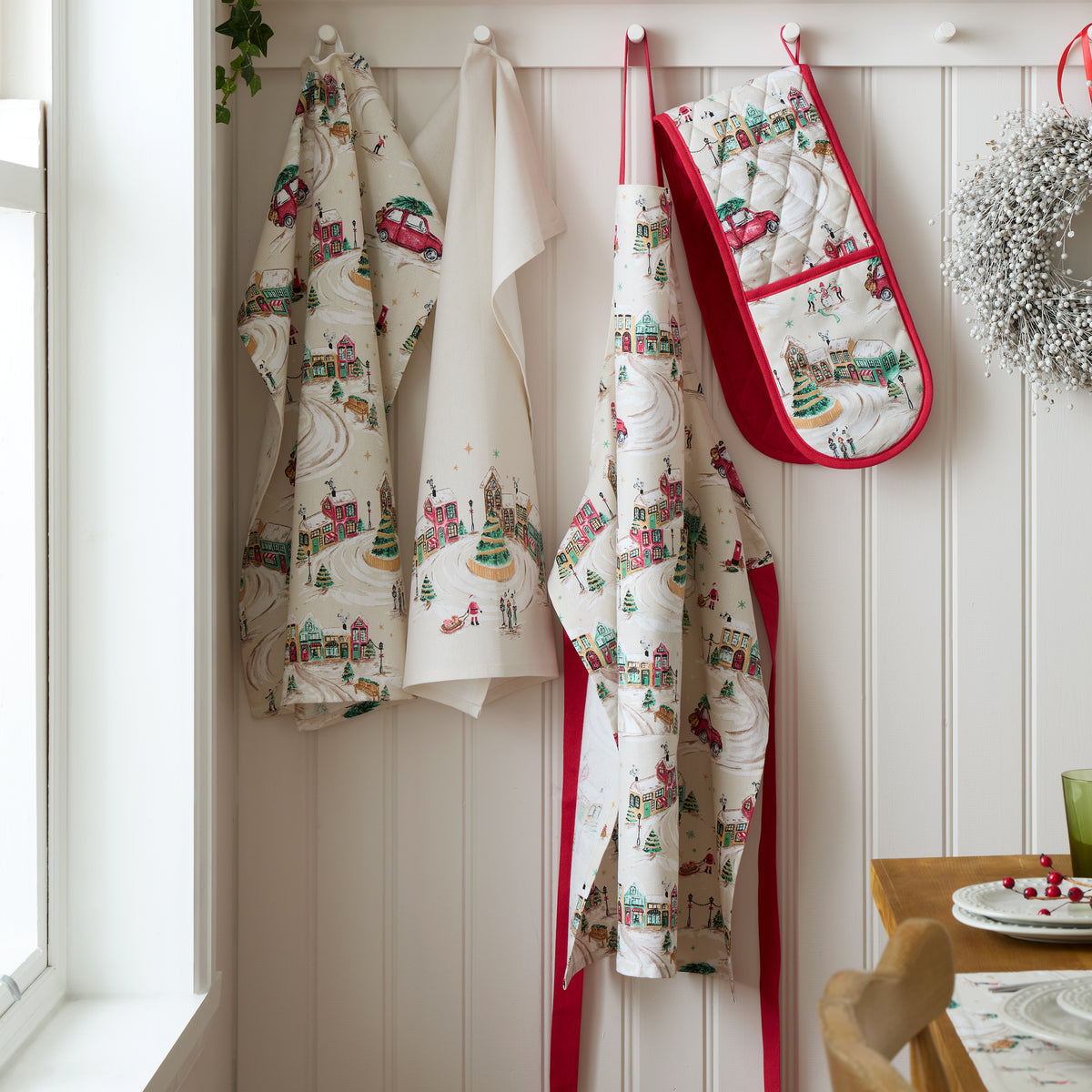 Catherine Lansfield Christmas Town Apron - Natural