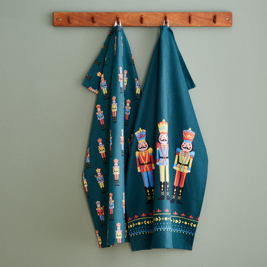 Catherine Lansfield Nutcracker Tea Towels (Pack of 4) - Green