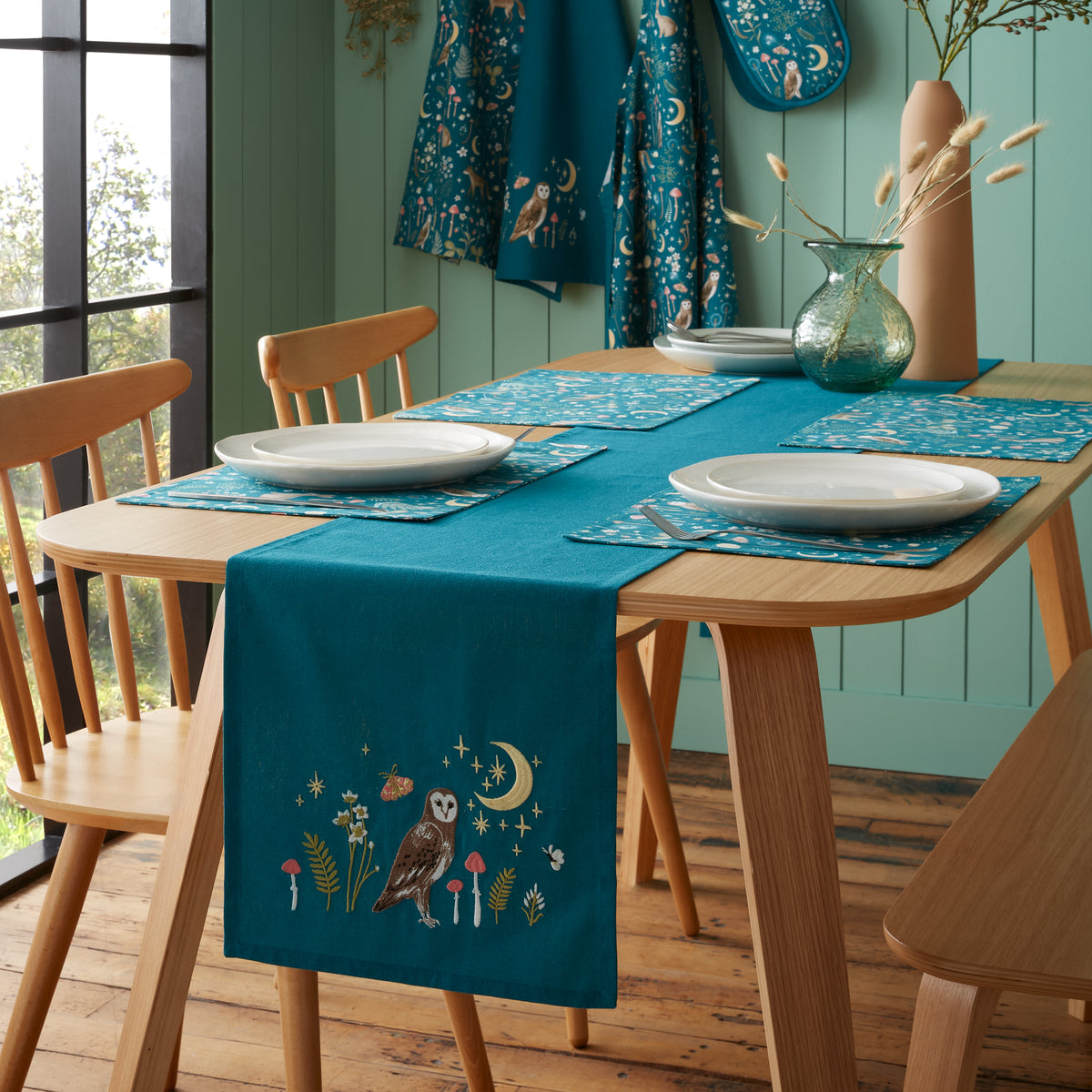 Catherine Lansfield Enchanted Twilight Table Runner - Green