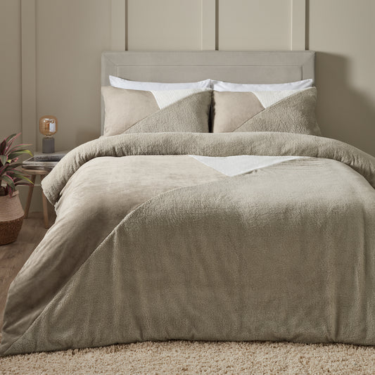 Catherine Lansfield Cosy Larsson Geo Fleece Duvet Cover Set - Natural